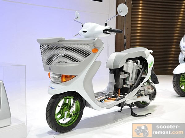Suzuki E Lets в разрезе на презентации Suzuki E Lets в разрезе на презентации