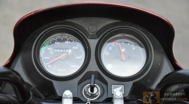 Приборная панель мотоцикла Honda Dream Yuga 