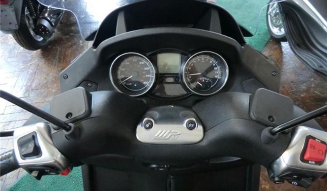 Приборная панель скутера Piaggio Mp3 2013 года
